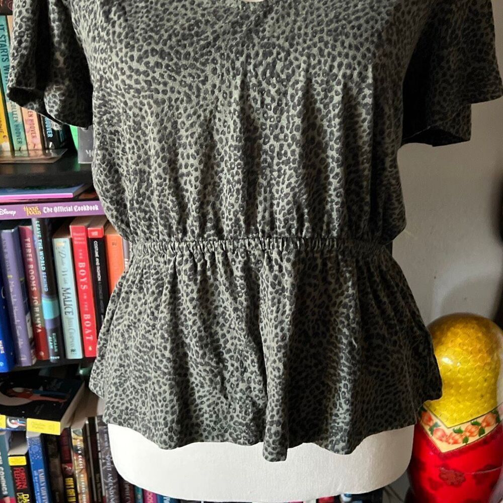 Lucky brand Size Small Green and black cheetah print blouse - Picture 3 of 5
